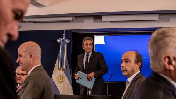 A casi dos meses de la llegada de Massa, hacia dónde va la economía argentina dfd