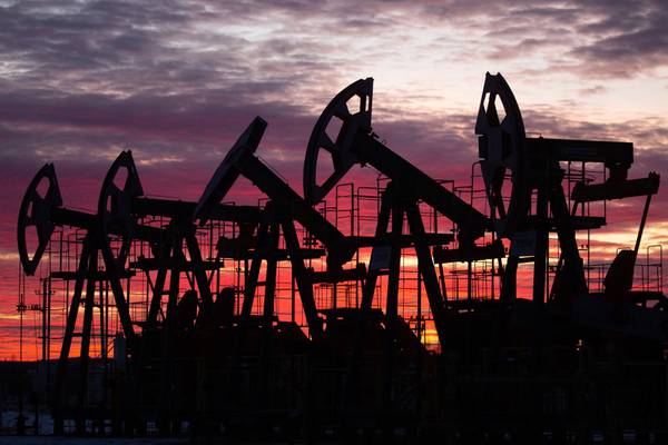 Petróleo se encamina a mayor ganancia semanal desde marzo con acción de la OPEP+dfd