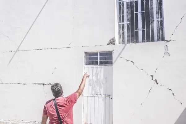 Arturo Iglesias, jefe del Servicio Sismológico Nacional, dijo que se revisó de 7,4 a 7,7 grados en escala de Richter la magnitud del sismo con epicentro en Coalcoman, Michoacán.