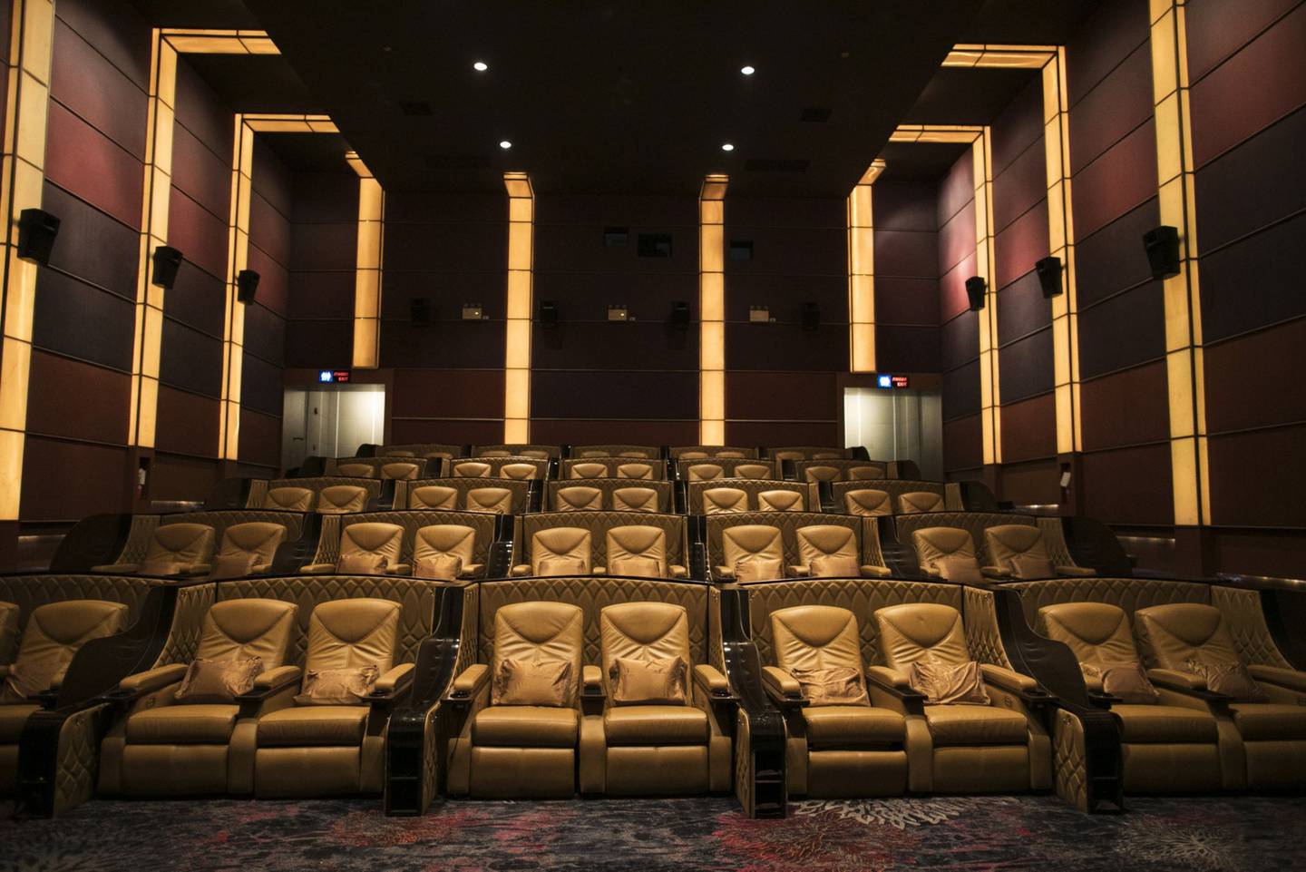 Asientos de pie dentro de una sala en el cine Paragon Cineplex, operado por Major Cineplex Group Pcl, en Bangkok, Tailandia, el sábado 11 de mayo de 2019. Fotógrafo: Brent Lewin/Bloomberg dfd