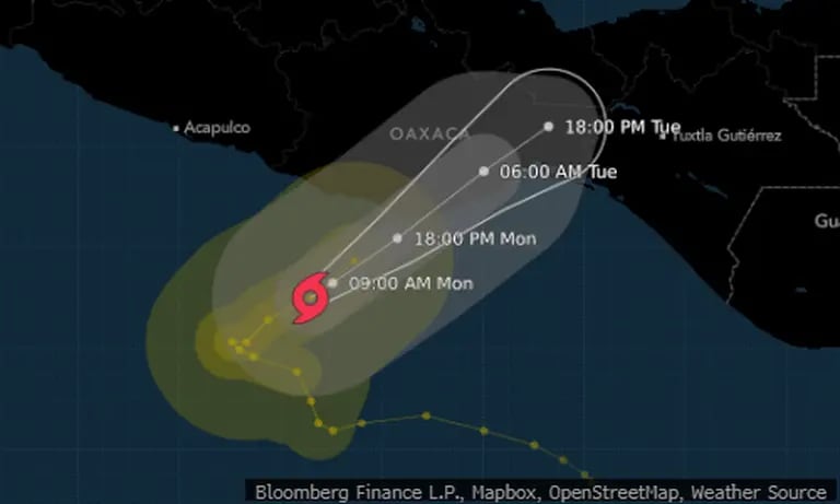 El huracán Agatha azotará la costa del Pacífico de México el lunes en la tormenta más fuerte de mayo para la región. dfd