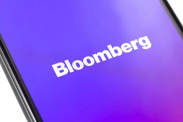 Logo de Bloomberg. (Shutterstock)
