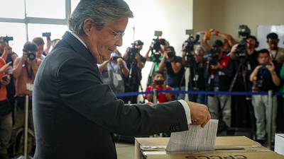 Riesgo país de Ecuador aumenta tras elecciones y es el tercero más alto de LatAmdfd