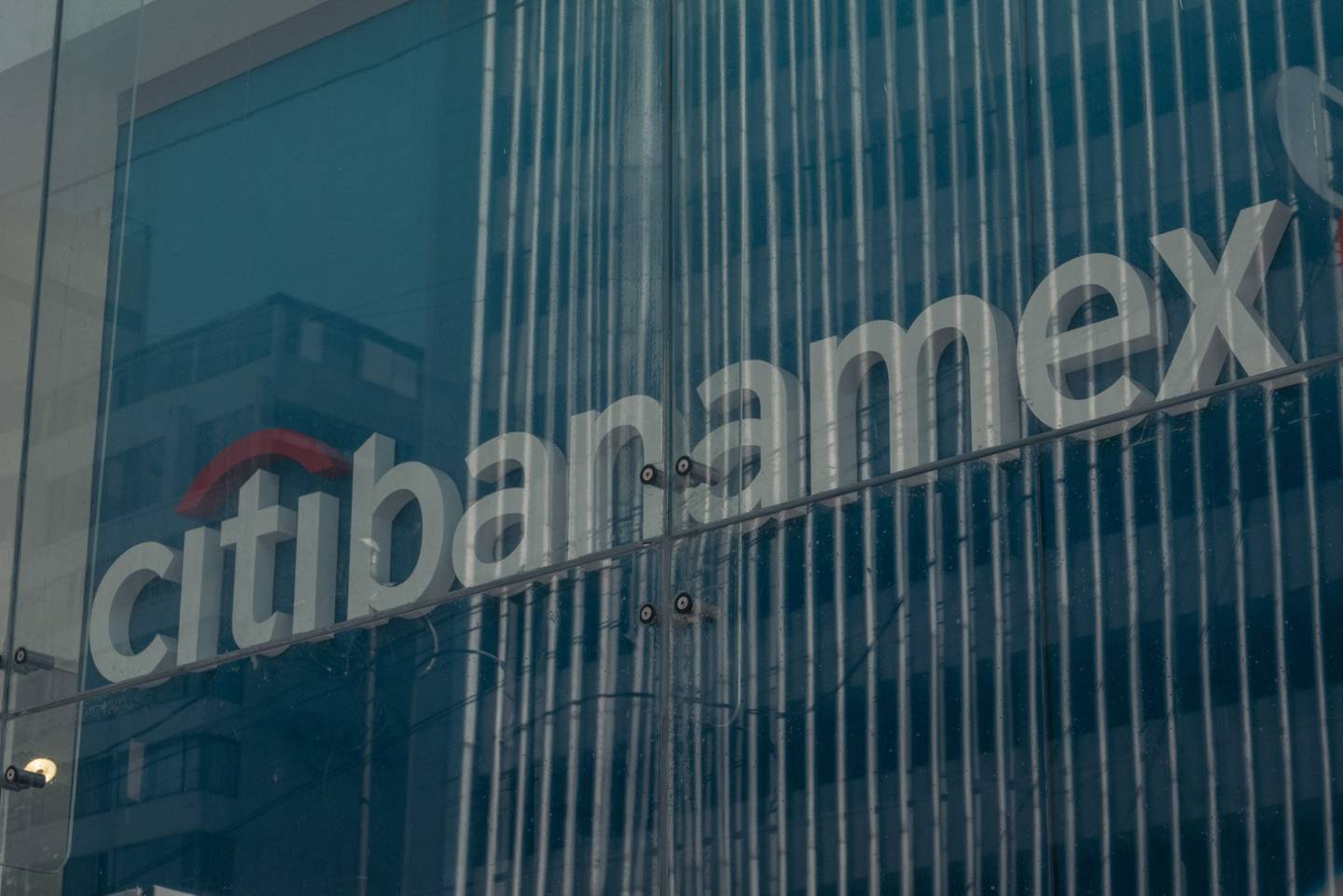CEO de Citibanamex dijo que hay interés nacional y extranjero en compra de Banamex y que están abiertas todas las opciones de venta, incluido mercado accionario
