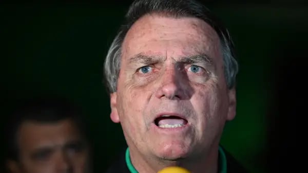 Bolsonaro buscó vulneraciones en el sistema de votación de Brasil, según hackerdfd