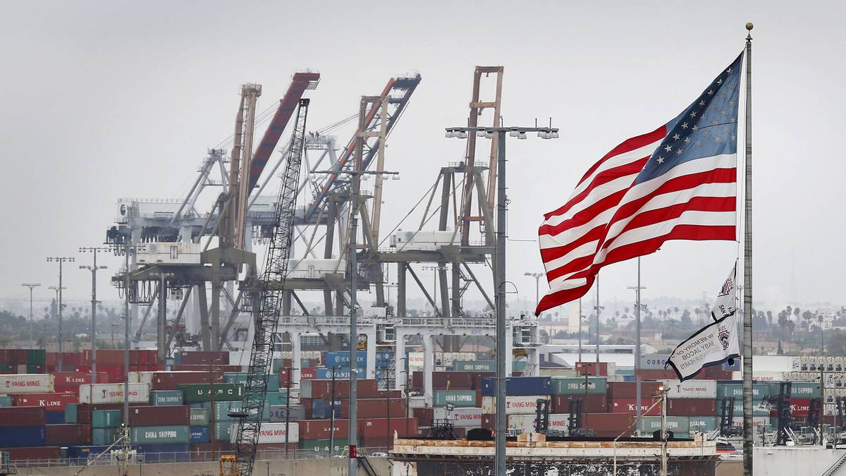 Buques portacontenedores experimentan retrasos en los principales puertos de Californiadfd