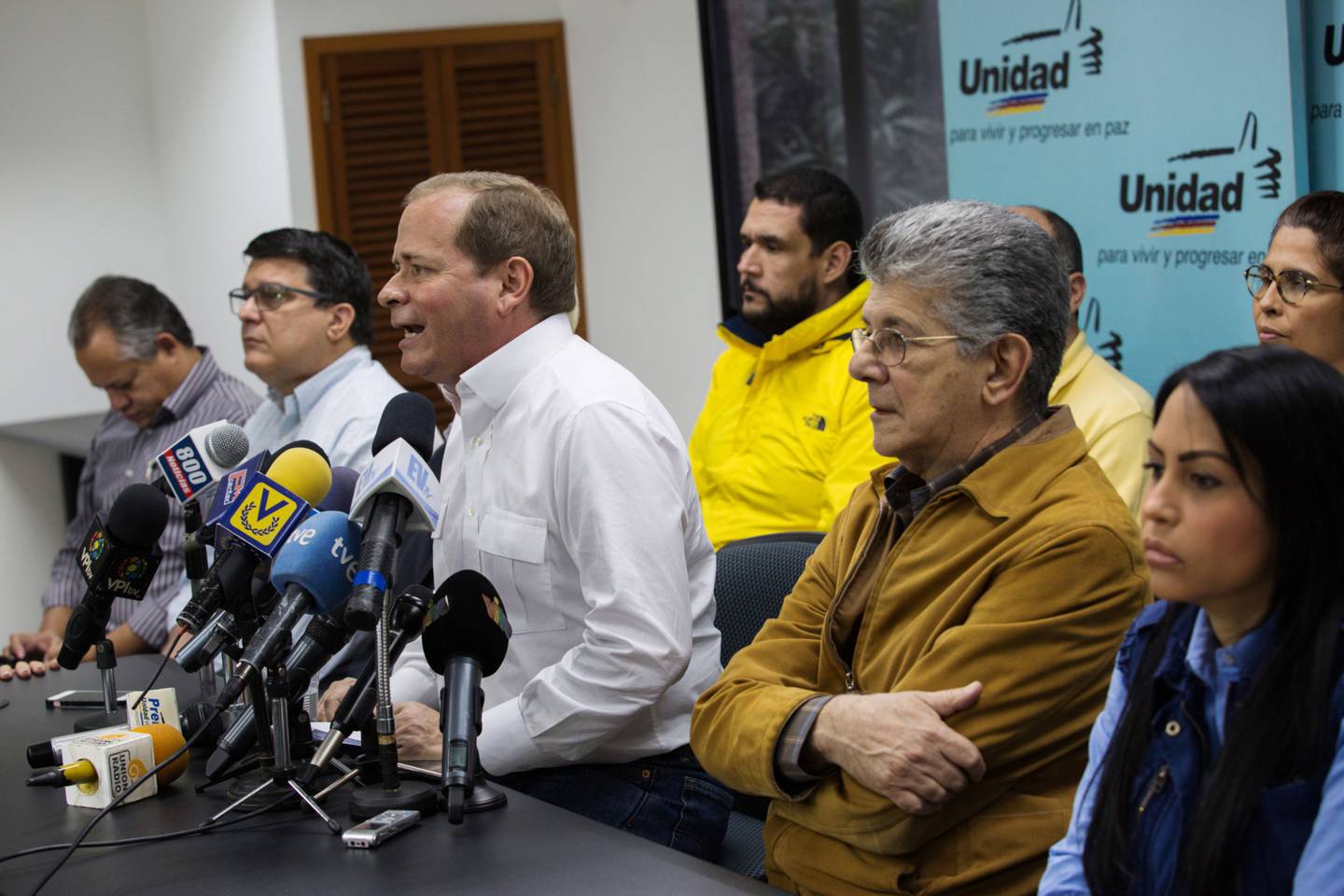 Capriles instó a sus colegas de la oposición a postular candidatos unitarios, en la tarjeta de la Mesa de la Unidad Democrática (MUD).dfd