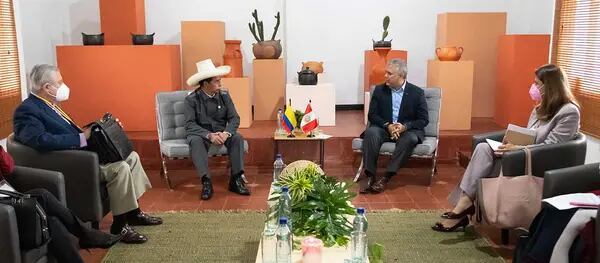 Los presidentes de Colombia, Iván Duque, y Perú, Pedro Castillo, tuvieron este jueves una reunión privada en Villa de Leyva, previa a la sesión de trabajo de los equipos de gobierno en el VI Gabinete Binacional.
