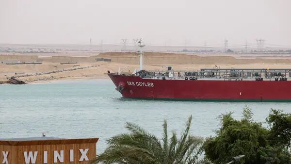 Ataques no Mar Vermelho atrasam exportação de petróleo de Arábia Saudita e Iraquedfd