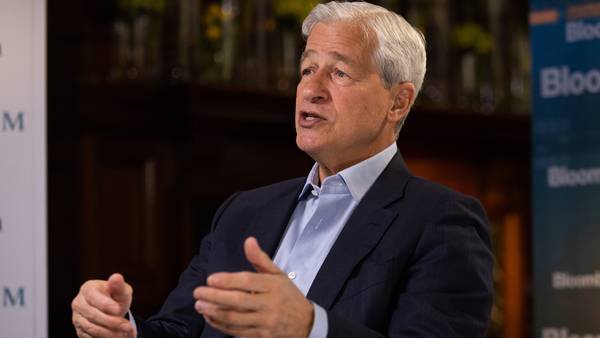Inversionistas de JPMorgan rechazan plan de pago para el CEO, Jamie Dimondfd