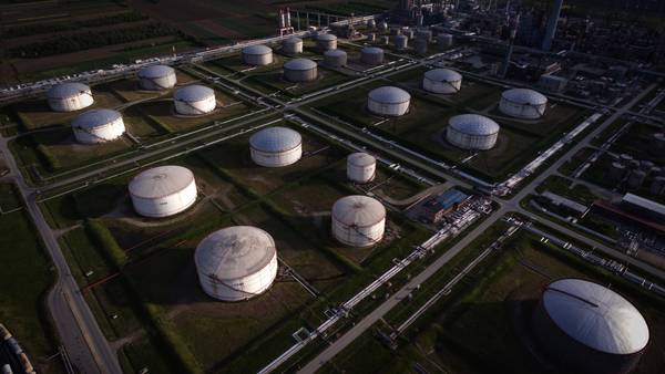 El petróleo sube mientras la UE propone eliminar el suministro ruso este añodfd