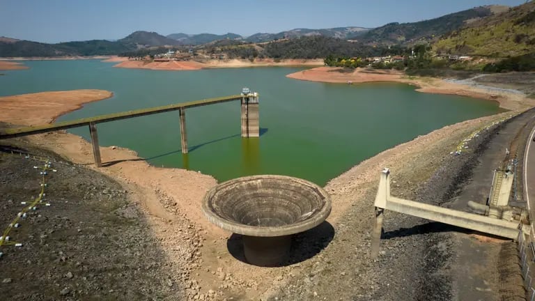 Brasil depende de la hidroelectricidad para más del 60% de su energía, y la sequía ha obligado al país a aumentar la producción de electricidad, más cara y con más emisiones de carbono. Fotógrafo: Jonne Roriz/Bloomberg
dfd