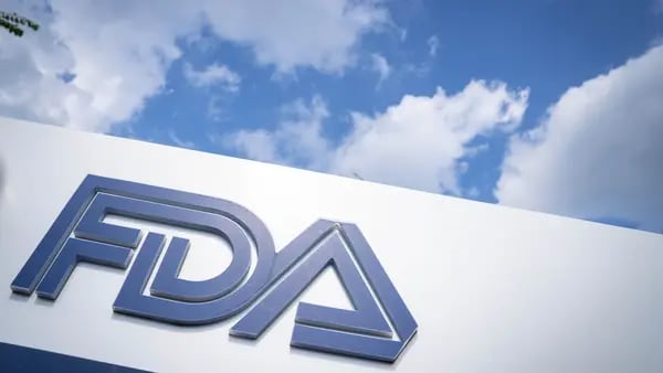 FDA sopesa qué hacer con un fármaco de US$900.000 que podría no funcionardfd