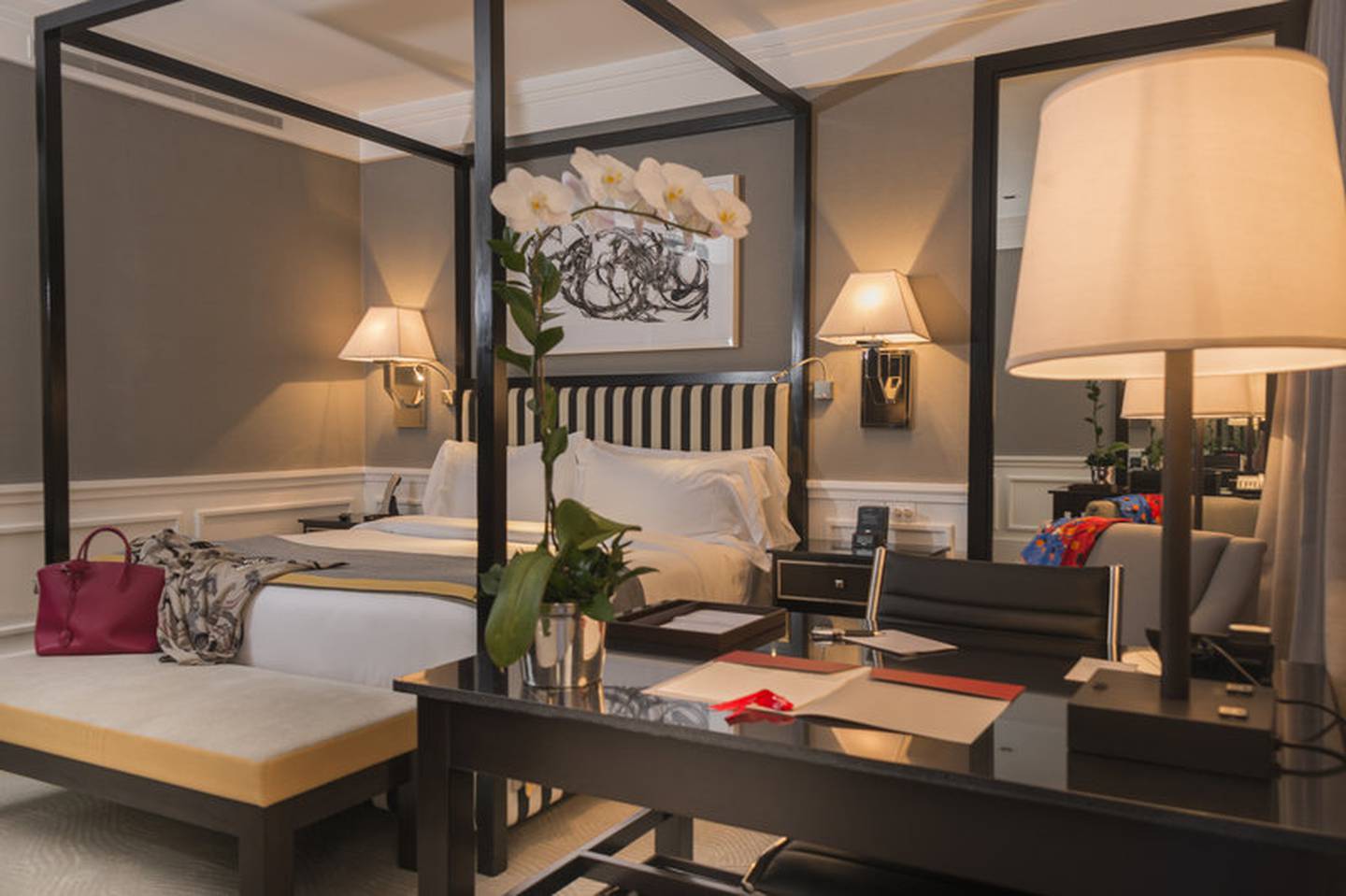 A premium deluxe room with a king-size bed is one of the priciest rooms on offer in La Castellana neighborhood / Photo Hotel Cayena