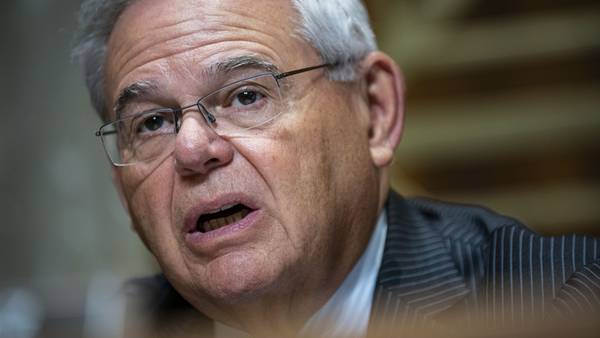 US Senator Robert Menendez Presses Joe Biden to Nominate Latino to Fed Boarddfd