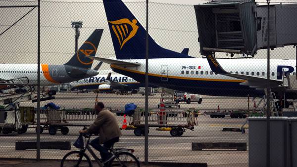 Ryanair dice que el Brexit obliga a vender un millón de acciones de inversionistasdfd