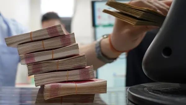 Por qué los operadores comenzaron a pasar del yen al yuan para hacer carry tradedfd