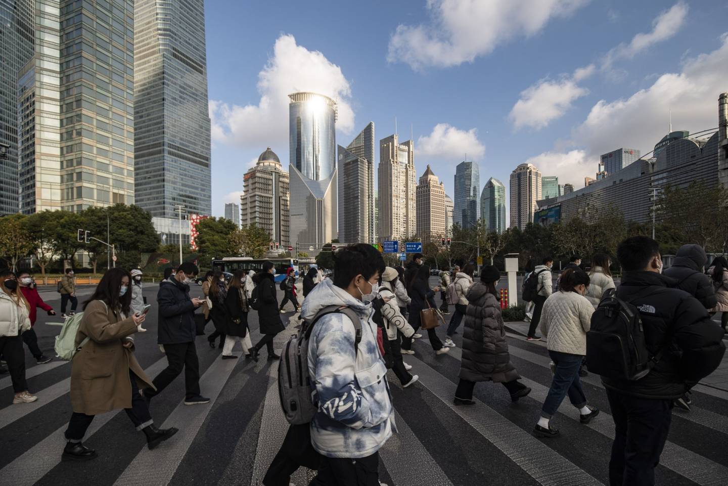 Panorama general en Shanghai: la economía china cerró 2022 en recesión.dfd