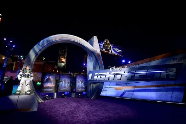Una vista posterior al estreno mundial del largometraje de Disney y Pixar "Lightyear" en el Teatro El Capitán en Hollywood, California, el 08 de junio de 2022.
