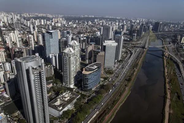 Região da marginal Pinheiros, em São Paulo: otimismo cauteloso entre alguns dos gestores consultados (Foto: Paulo Fridman/Bloomberg)