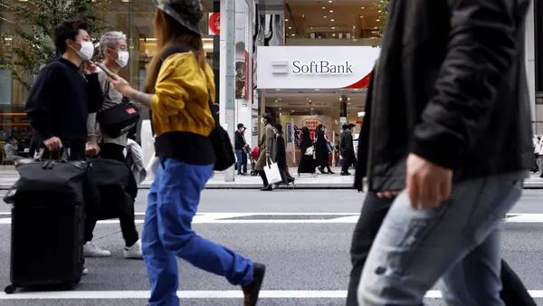SoftBank Plans $9 Billion Buyback After Portfolio Lossesdfd