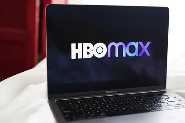 Cartelería del servicio de streaming HBO Max de AT&T Inc. WarnerMedia HBO Max se muestra en un ordenador portátil en una fotografía tomada en el barrio de Brooklyn de Nueva York, EE.UU., el jueves 28 de mayo de 2020. Fotógrafo: Gabby Jones/Bloomberg