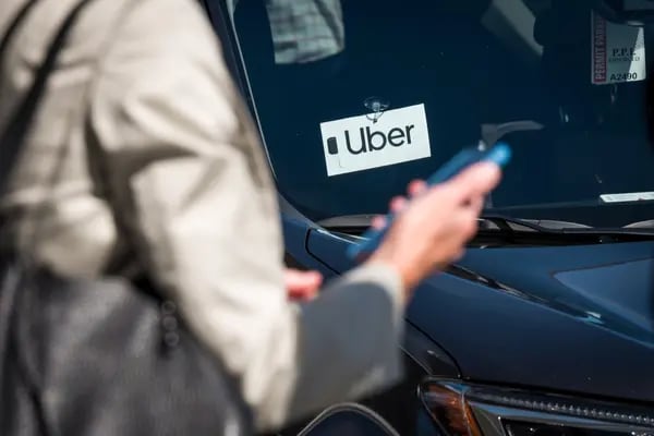 De acuerdo con Uber, los viajes solicitados en la aplicación han incrementado 30%, lo que impulsó un aumento en las tarifas