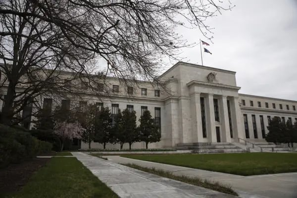 Fed sube las tasas de forma agresiva