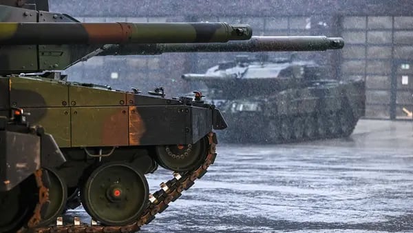Ucrania recibirá menos vehículos de combate de los prometidos por sus aliadosdfd