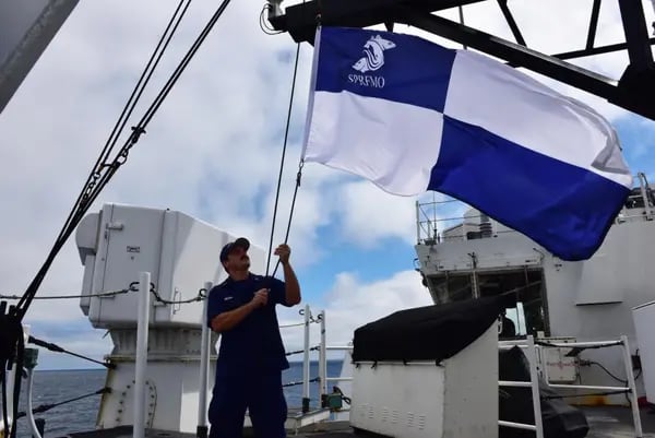 La embarcación James patrulló la gran flota pesquera de más de 400 embarcaciones al sur de las Galápagos durante 10 días en la zona de la convención de la Organización Regional de Gestión Pesquera del Pacífico Sur (SPRFMO).