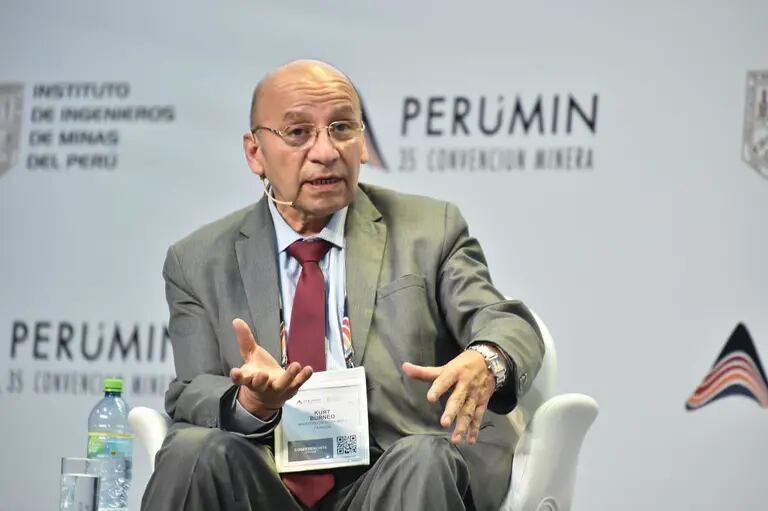 Ministro de Economía de Perú, Kurt Burneo.dfd