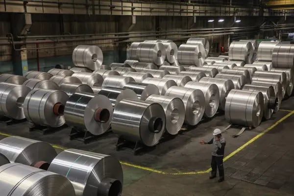 Los precios del aluminio en la Bolsa de Metales de Londres llegaron a US$2.727, el más alto en 10 años, y un incremento de 1,19% en el día.