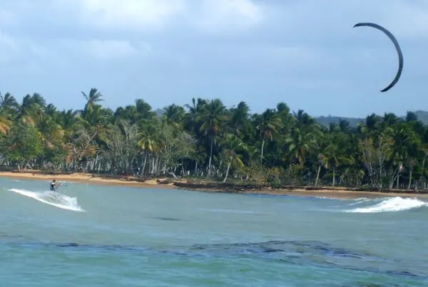 Kite-Board surfing es una actividad popular en Las Terrenas, República Dominicana.