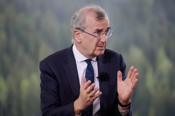 Francois Villeroy de Galhau, gobernador del Banco de Francia, durante una entrevista con Bloomberg Television en el segundo día del Foro Económico Mundial (FEM) en Davos, Suiza, el martes 24 de mayo de 2022.