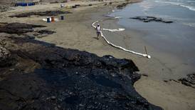 Repsol Perú dice que espera terminar de limpiar el mar hacia el 15 de febrero