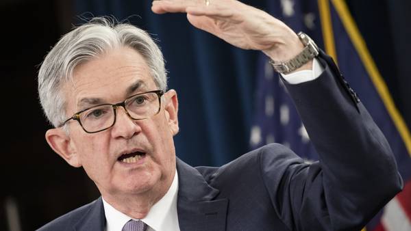 Fed acelerará la reducción del estímulo monetario, apunta a tres alzas de tasas en 2022dfd