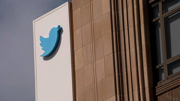CEO de Twitter dice a empleados que la junta directiva aún evalúa oferta de Muskdfd