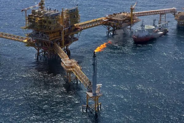 Un complejo petrolero de la empresa estatal Petróleos Mexicanos, conocida como Pemex,  en el Golfo de México.