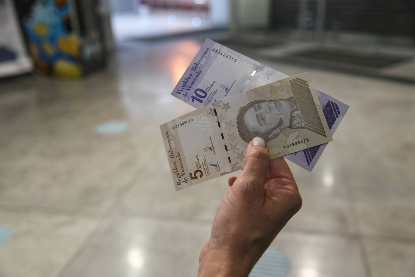 El paralelo se mantiene por debajo de la tasa oficial publicada por el Banco Central de Venezuela.