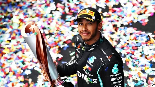 Lewis Hamilton vai se transferir da Mercedes para a Ferrari a partir de 2025dfd