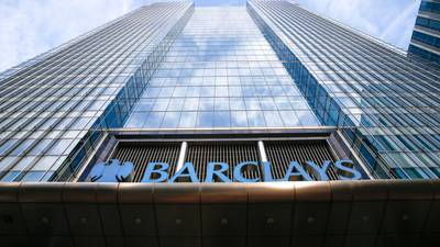 Barclays pide a ejecutivos regresar a la oficina ante turbulencia en los mercadosdfd