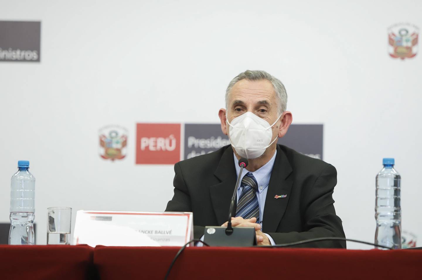 Ministro de Economía de Perú dice que la minería " puede poner más el hombro".
