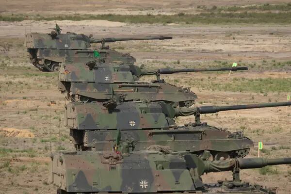 Em vez de oferecer suprimentos diretamente, a Alemanha fornecerá tanques modernos para países do Leste Europeu que desejam enviar equipamentos da era soviética para a Ucrânia
