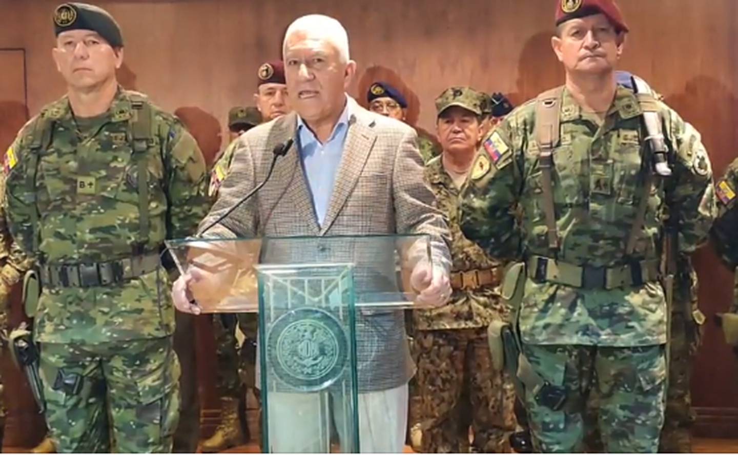 El ministro de Defensa, Luis Lara, se dirigió este martes 21 de junio al país.