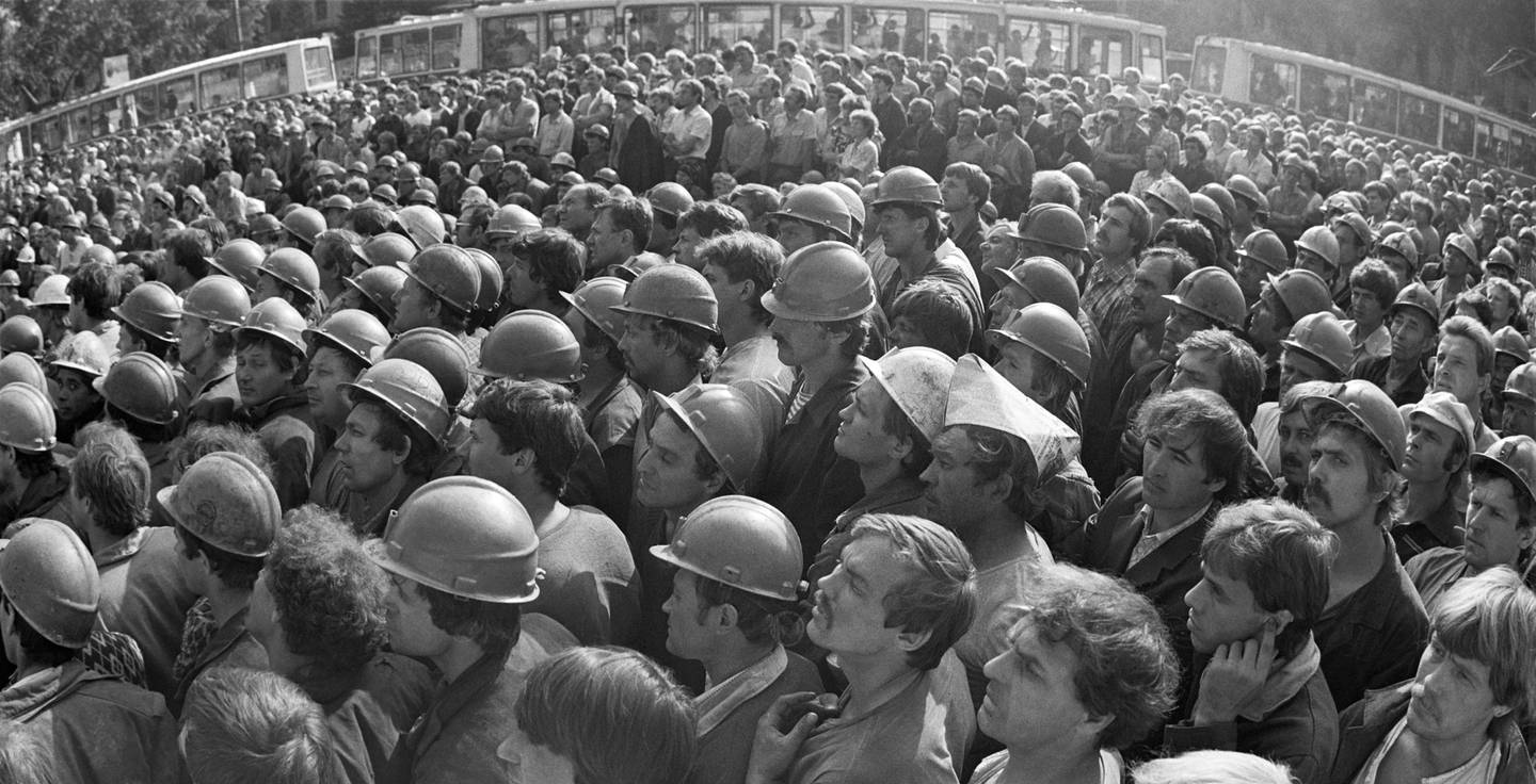 Mineros de la región de Kemerevo se declaran en huelga durante el discurso del 20 de julio de 1989 del secretario general del Comité Central del PCUS, Mijaíl Gorbachov.Fotógrafo: Anatoly Kuzyarin / TASS a través de Getty Imagesdfd