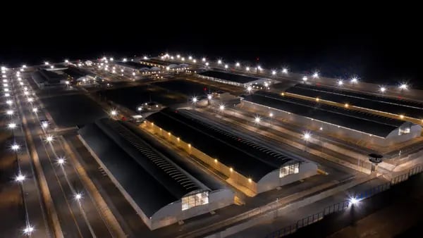 Bukele presenta “la cárcel más grande de América” para 40.000 reosdfd