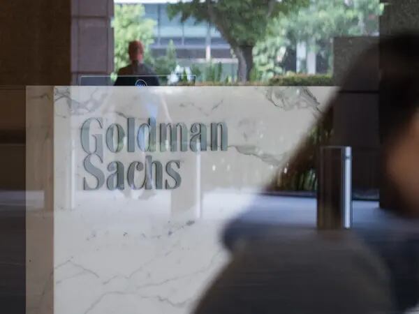 Goldman Sachs tem desempenho relativo abaixo do de anos anteriores no ranking global de M&As (Foto: Nicky Loh/Bloomberg)
