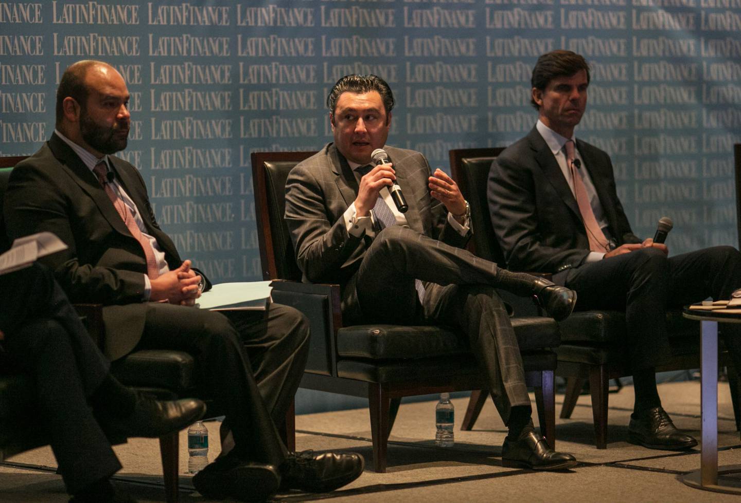 Unifin, encabezada por Sergio Camacho (al centro) inició una etapa de conciliación con acreedores