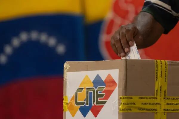 Venezolanos votaron este domingo para las elecciones regionales. Foto: Gaby Oraa/Bloomberg