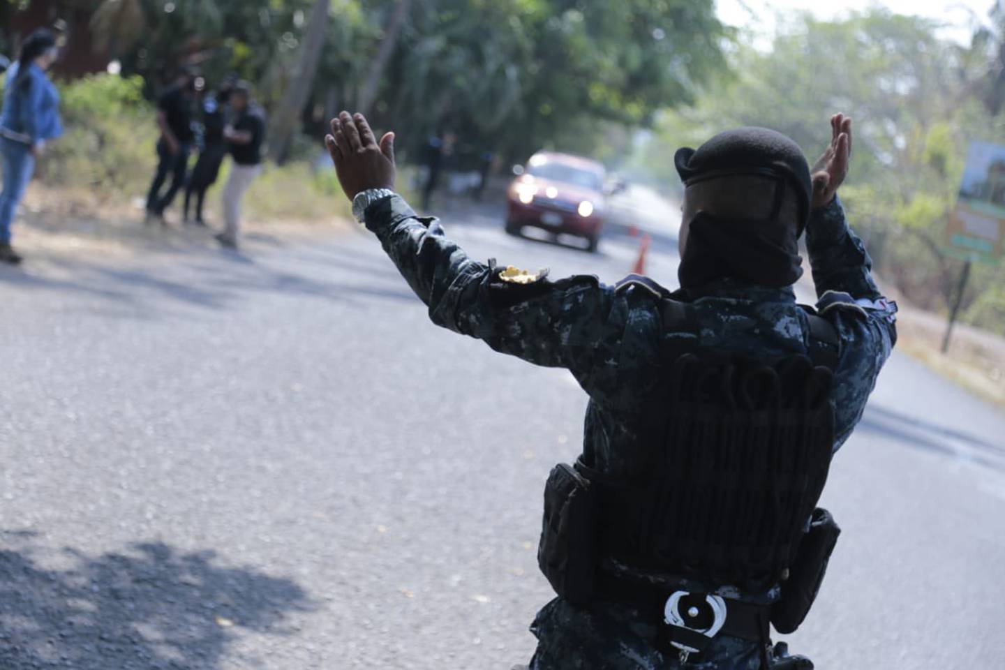 Presencia del ejército y de la Policía Nacional Civil en la frontera Valle Nuevo, Guatemala y El Salvador.